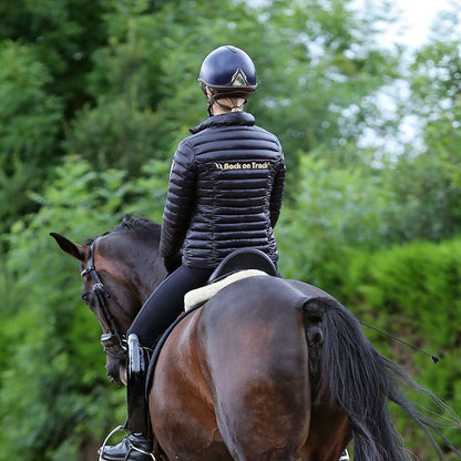 "Grace" Jacka, Dam med logotyp